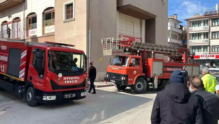 Kastamonu’da Marketin Elektrik Panosu Patladı, Yangın Söndürüldü