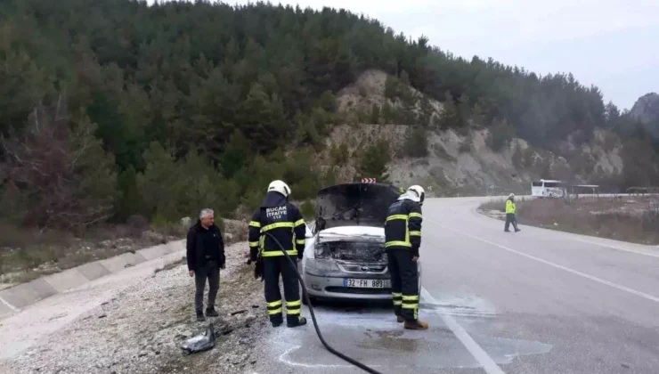 Bucak’ta Otomobil Alev Aldı