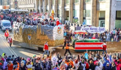 Köln’de Gül Pazartesi Karnavalı Coşkuyla Kutlandı