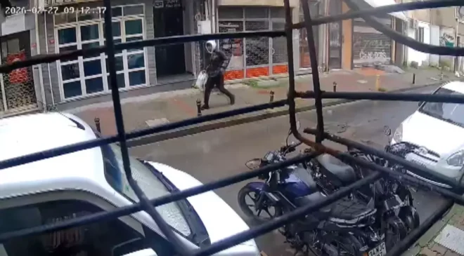 Kadıköy’de Laptop Hırsızlığı Kamerada